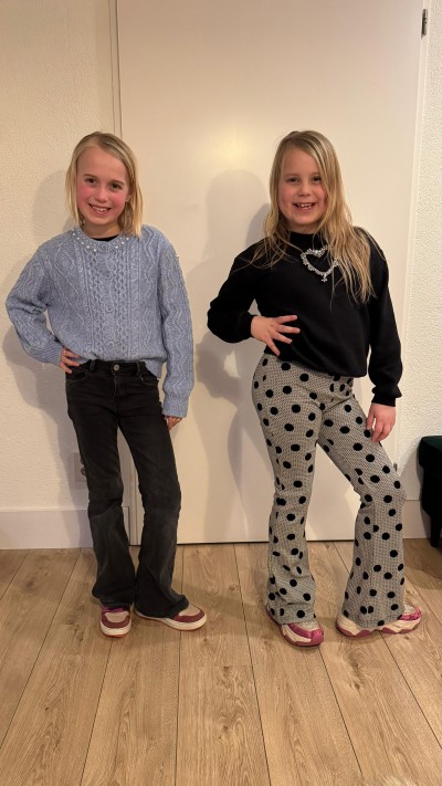 Blij met de nieuwe outfit